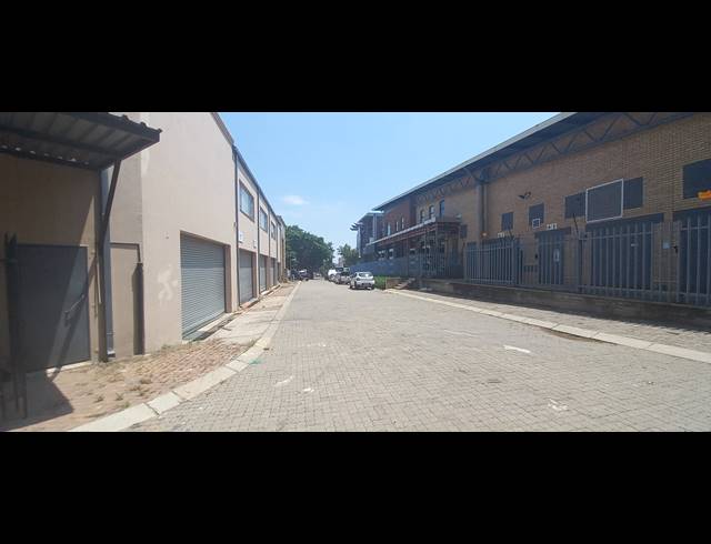 2,618M² BUSINESS CENTRE TO LET IN STRIJDOMPARK
